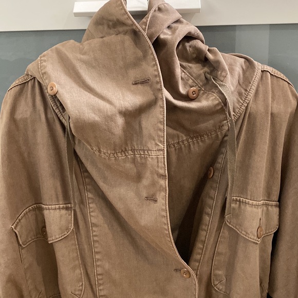 Aritzia Community / Loose fitting hood with embroidery on back - Picture 6 of 6